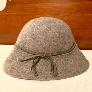 Woman’s Talbots Gray Hat